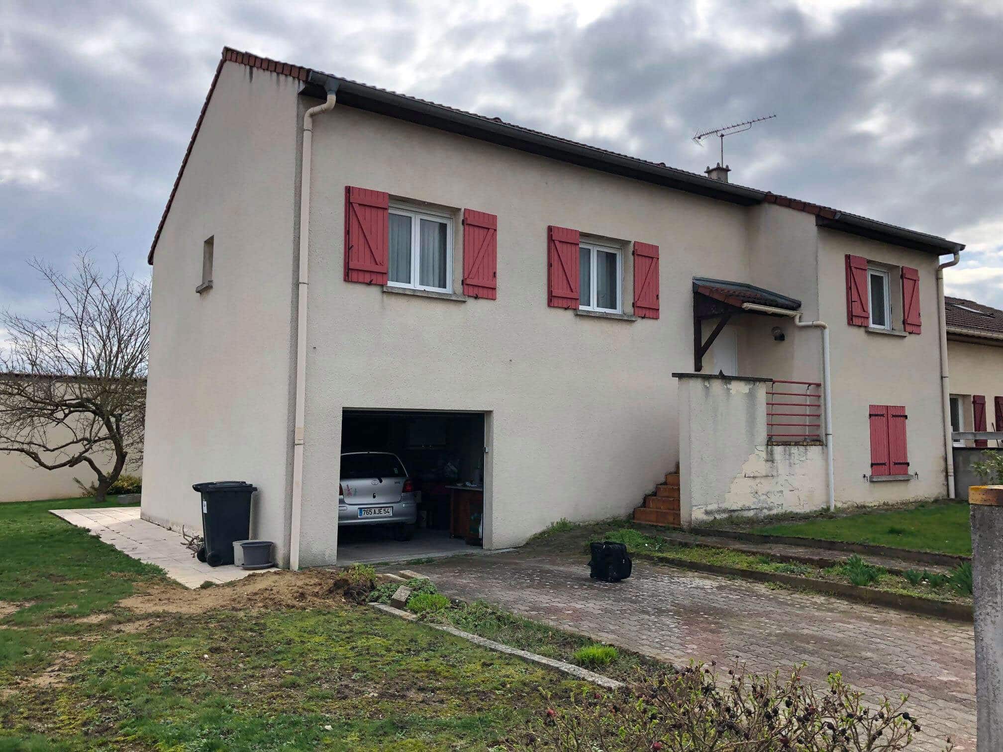 Ravalement de façade d'une maison située à Saint-Nicolas-de-Port, Lorraine