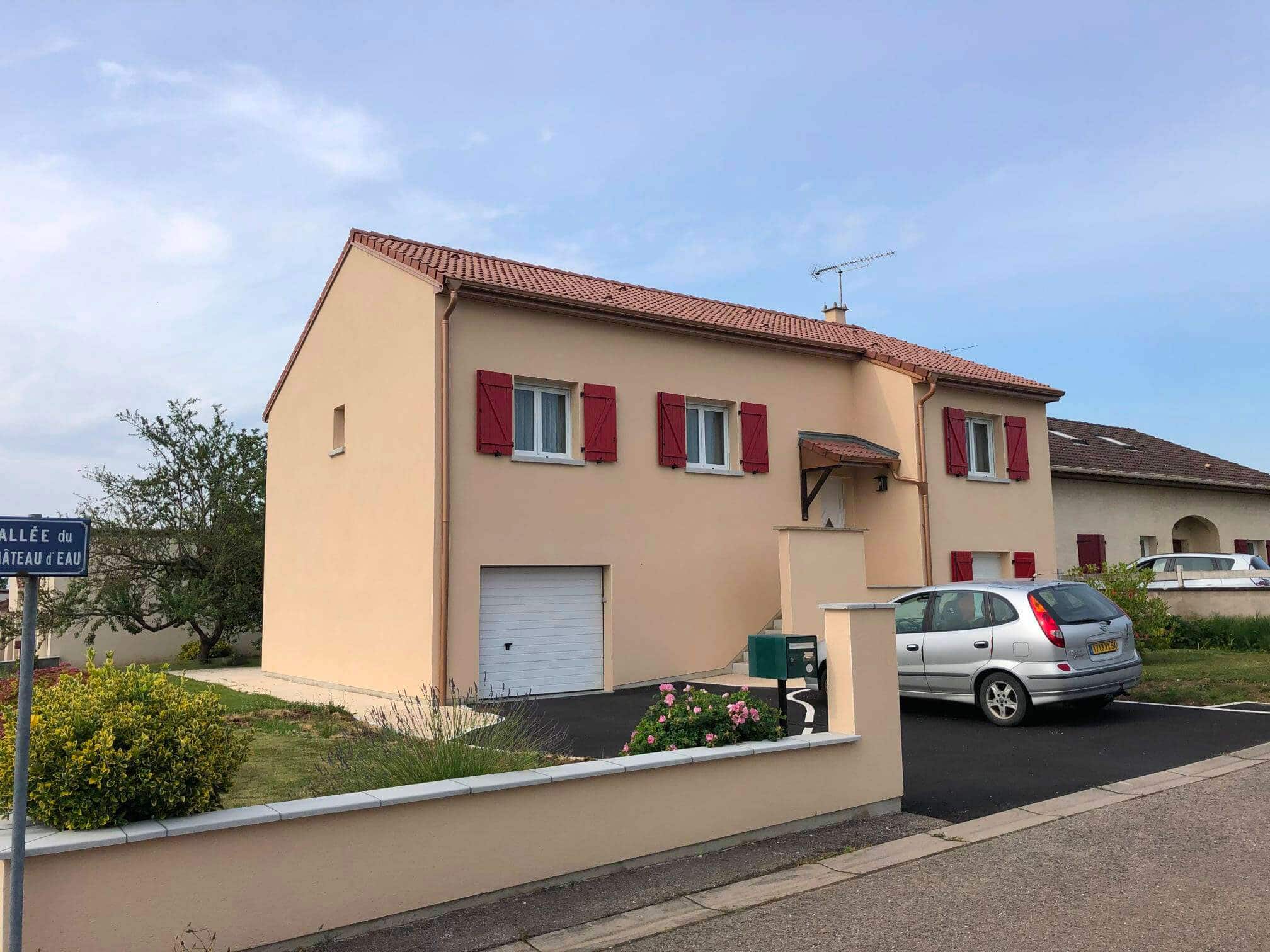 Ravalement de façade d'une maison située à Saint-Nicolas-de-Port, Lorraine