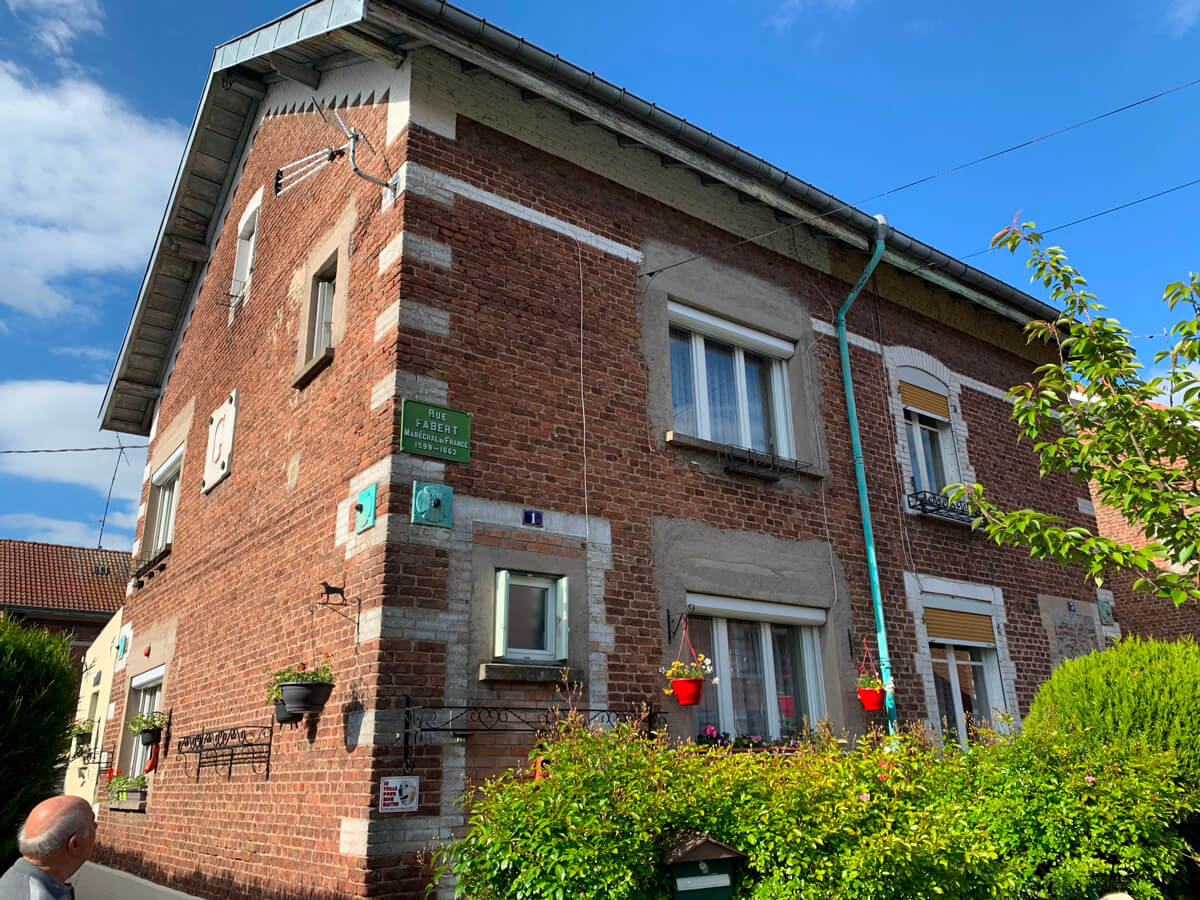 Ravalement de façades d’une maison en briques rouges